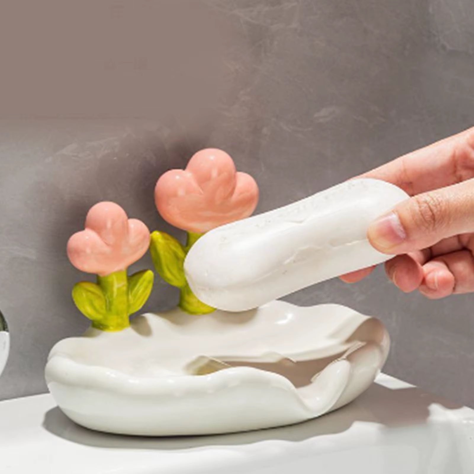 Laundry Soap Holder Cute PP Flower Soap Box Soap Dish Tray Drying Rack for Shower Sponge Container Drain Home Bathroom Accessory